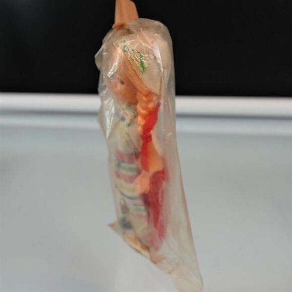 Sweden Vintage 60s Dolls from Around the World - Picture 6 of 8